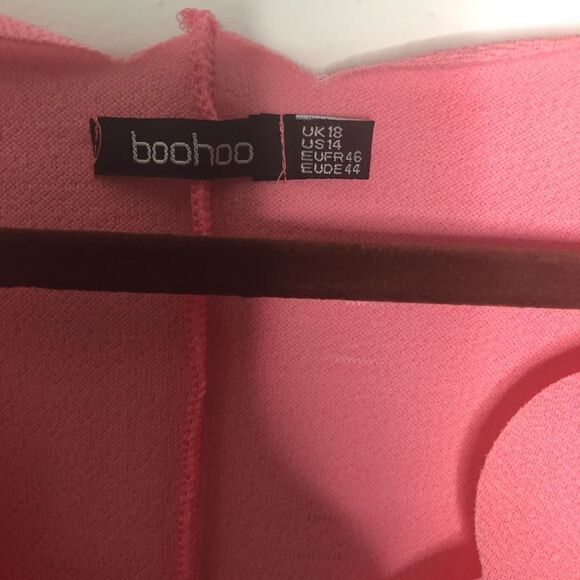 Boohoo Scalloped Edge Dress Plus Size - Picture 4 of 6